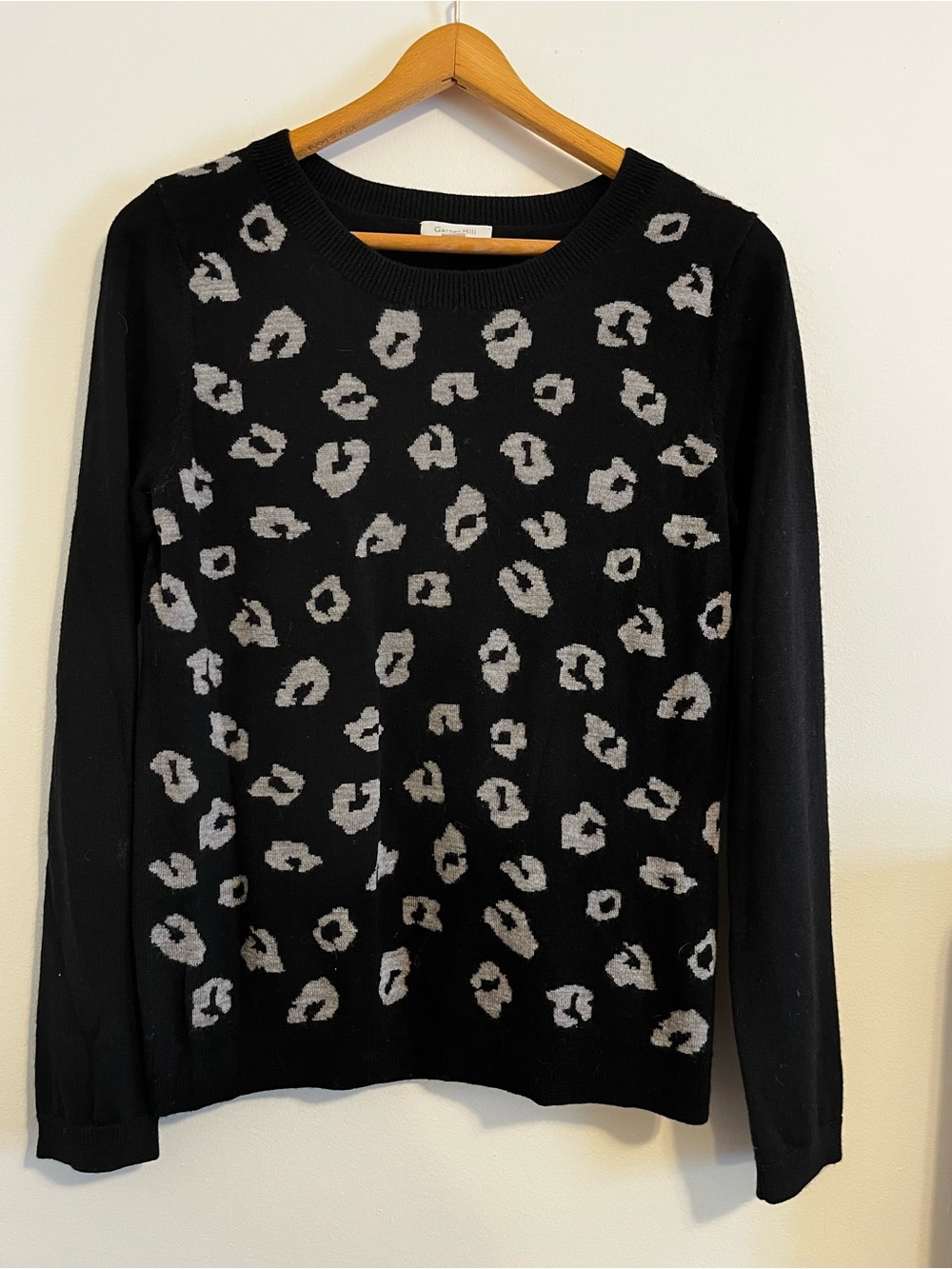 Garnet Hill 100% Wool Knit Leopard Crewneck Sweater Black Gray Womens Medium EUC - Picture 2 of 8